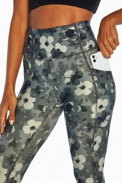 Marika Elsa Side Pocket Mid Calf Capri