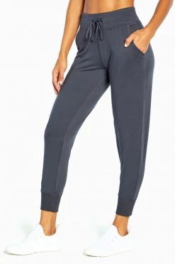 Marika Mona Jogger Features