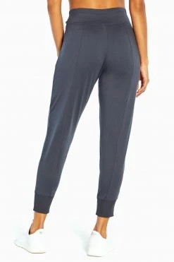 Marika Mona Jogger Features