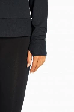 Marika Features Tammy Pullover 44 Marika Features Tammy Pullover